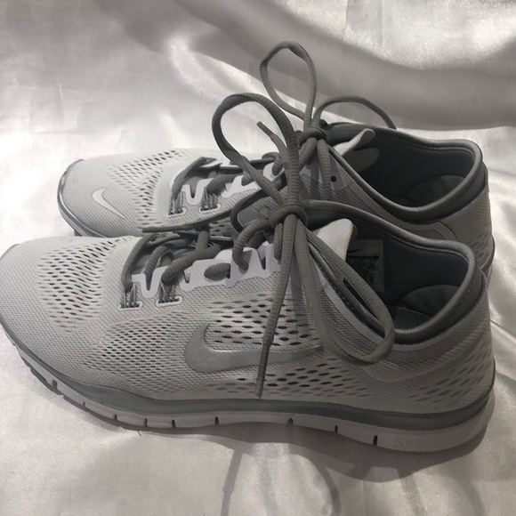 Nike Shoes - Nike free 5.0 women’s size 9